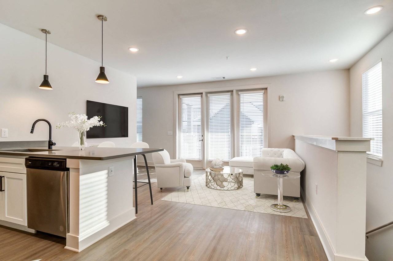 The Collins Luxury Apartments - Photo 5 of 28