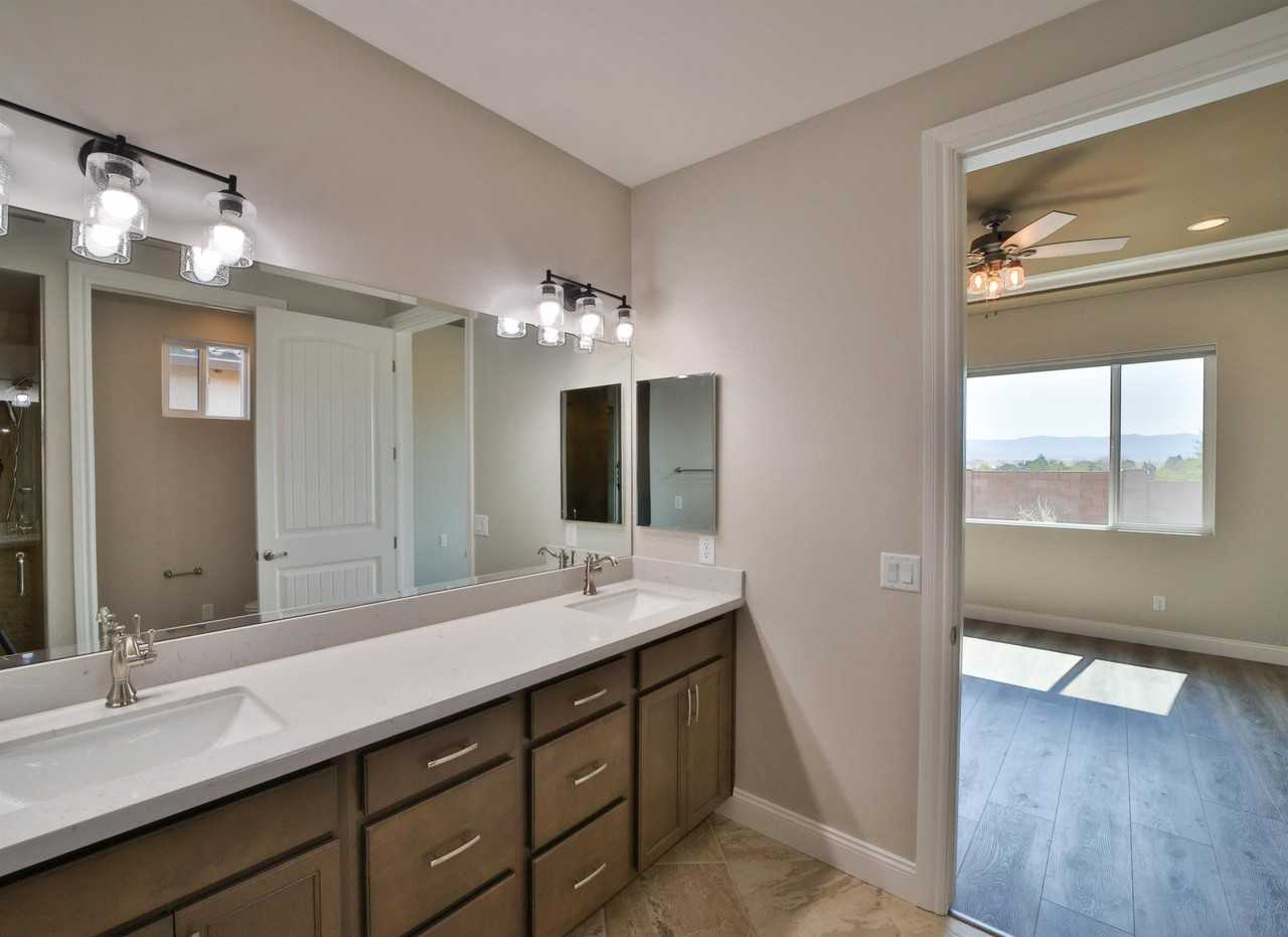 7037 N Robin Nest Ct - Photo 3 of 42
