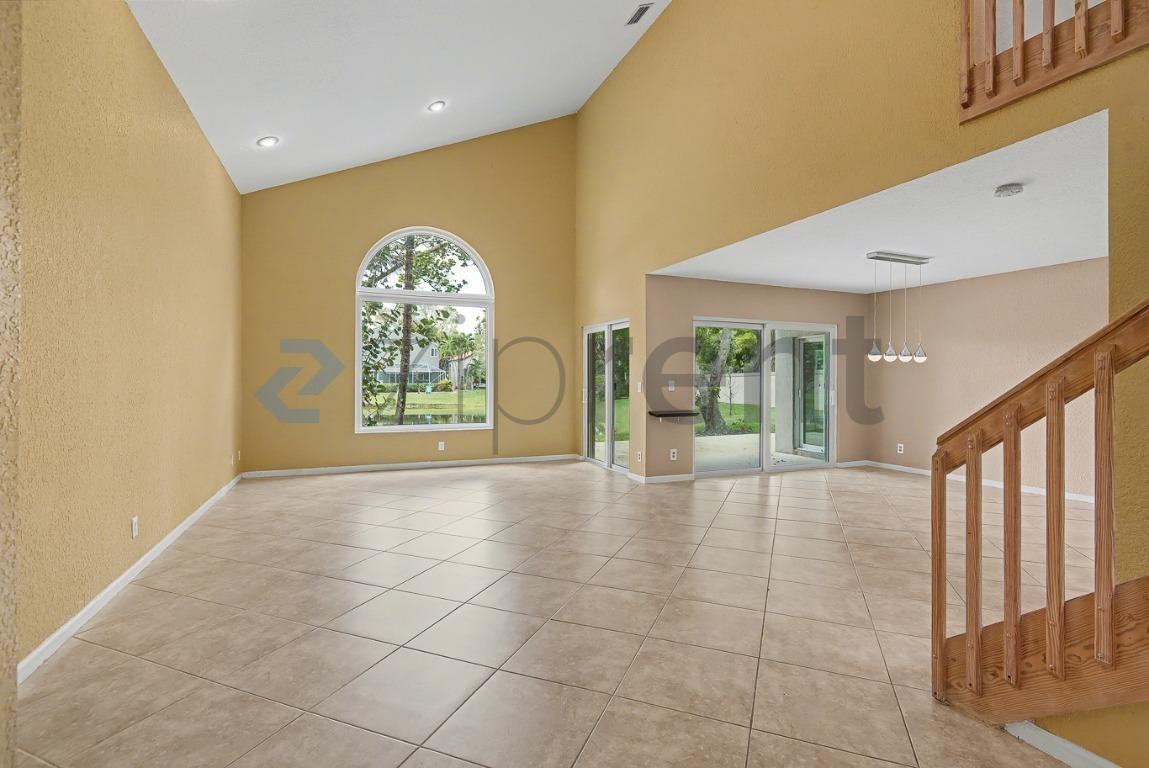 10271 Nw 10th Ct - Photo 5 of 36