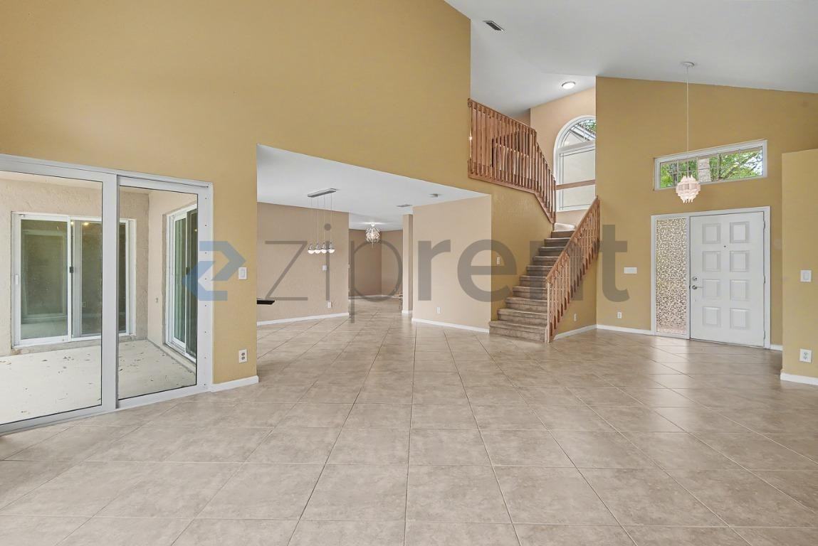 10271 Nw 10th Ct - Photo 6 of 36