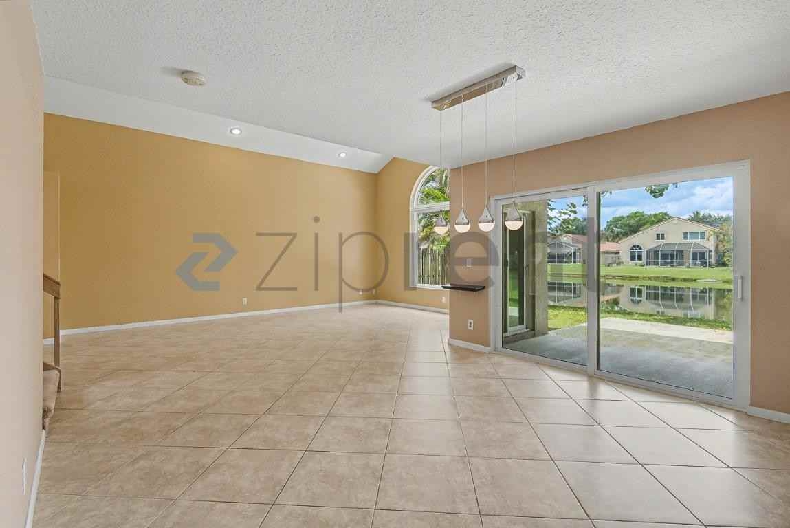 10271 Nw 10th Ct - Photo 7 of 36