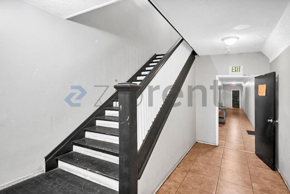 1513 W 12th Pl #3 - Photo 2 of 12