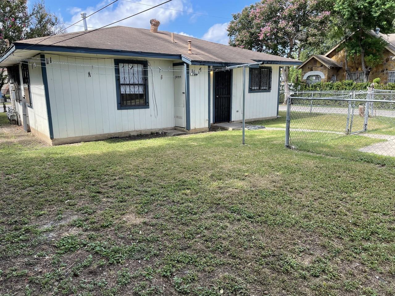 1711 W Cesar E Chavez Blvd #1 - Photo 2 of 5