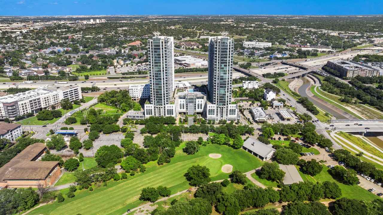 Allure Hermann Park at Med Center - Photo 5 of 48