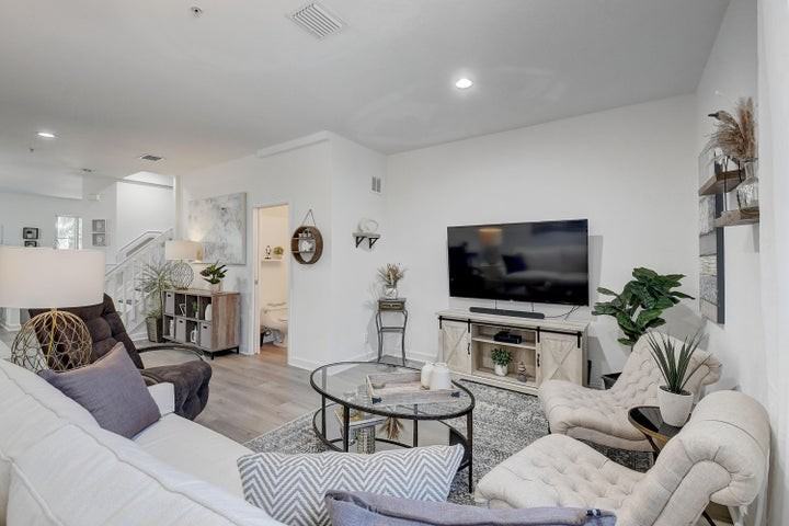 525 Bayfront Drive - Photo 3 of 10