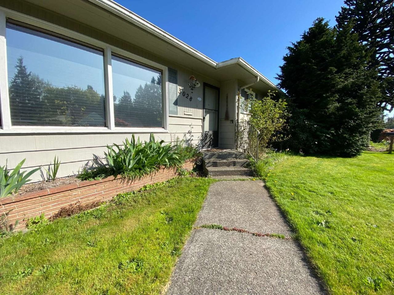 3028 Lynn St - Photo 3 of 27