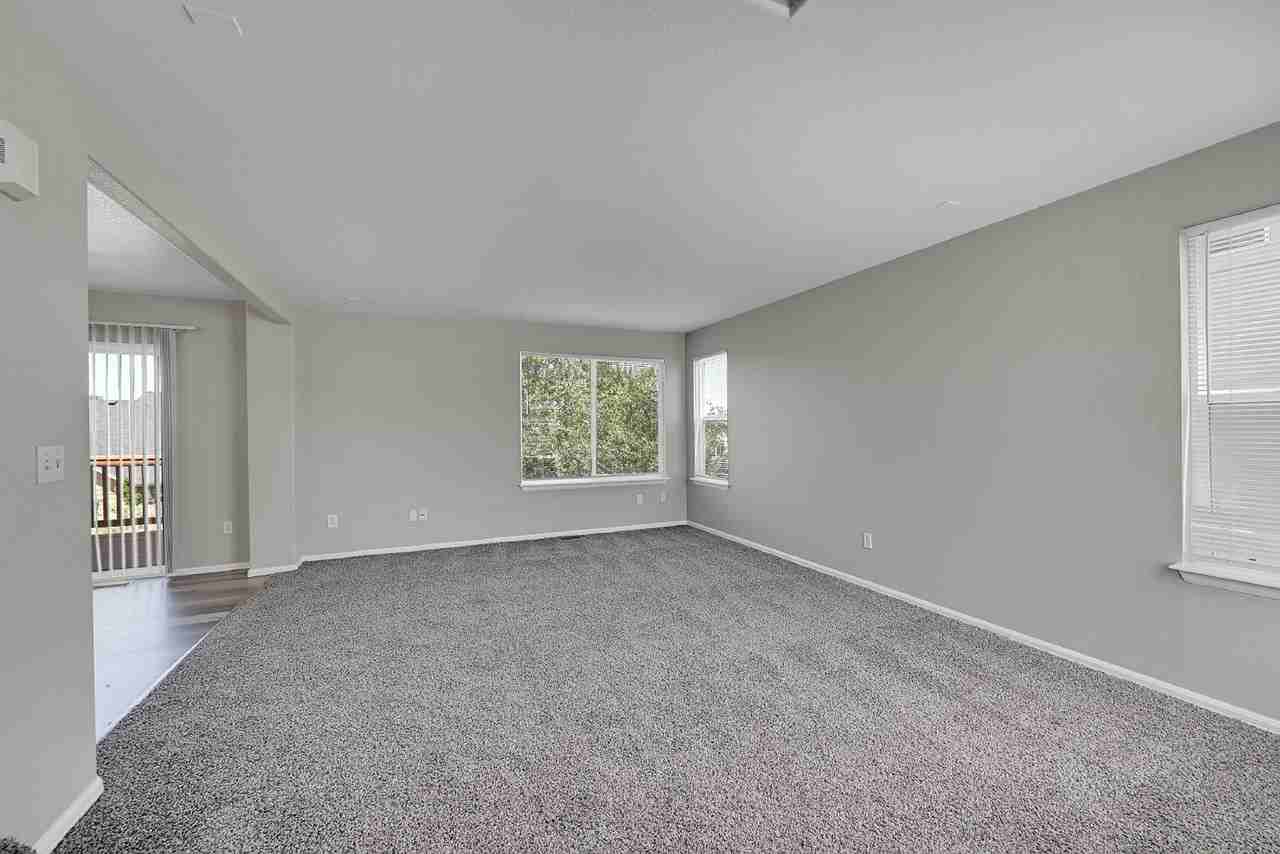 8431 Meadowcrest Dr - Photo 2 of 39