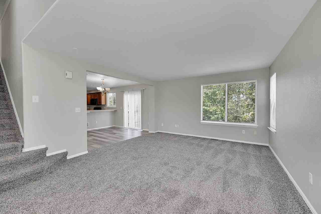 8431 Meadowcrest Dr - Photo 3 of 39