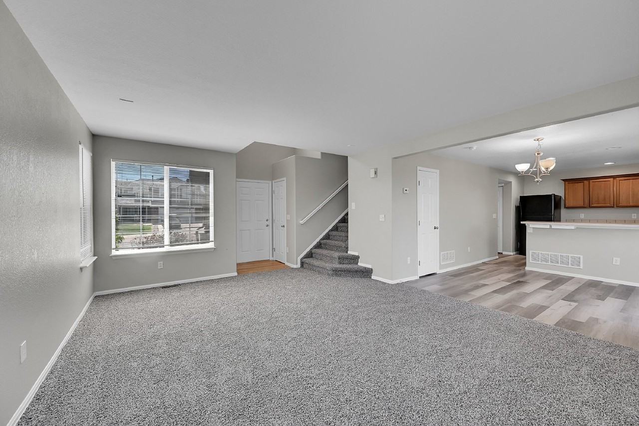 8431 Meadowcrest Dr - Photo 4 of 39