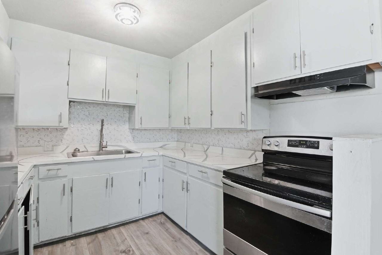 6318 Laramie St - Photo 3 of 13