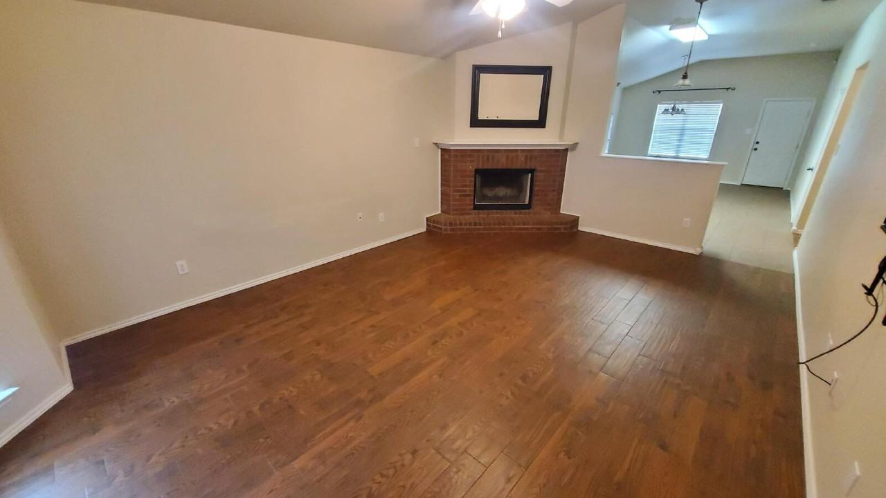 6518 94th St - Photo 2 of 14