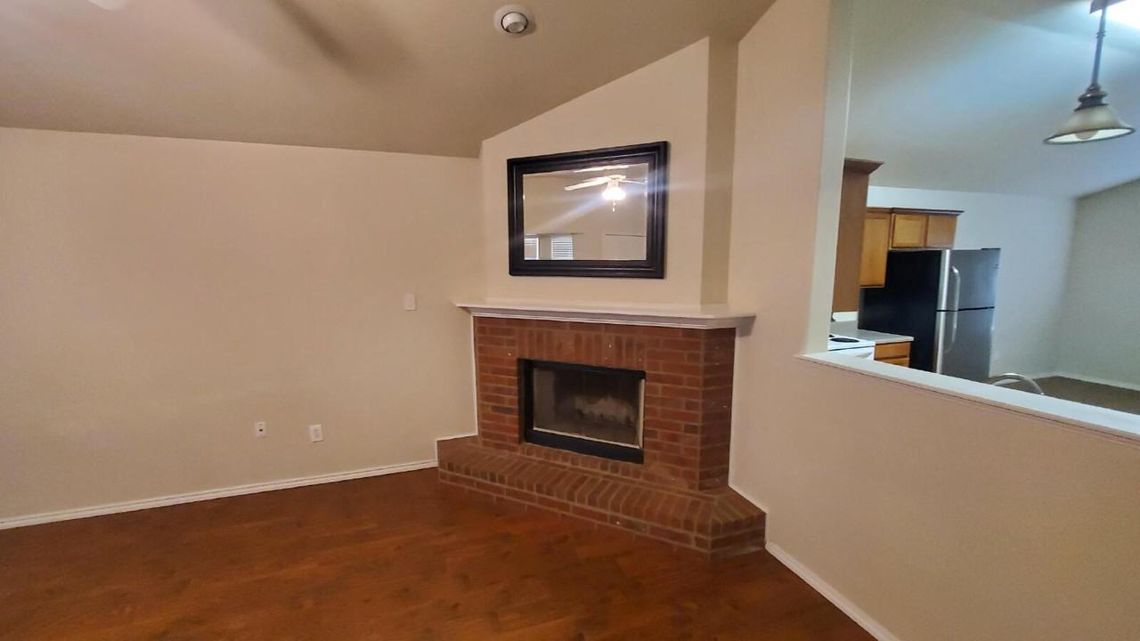 6518 94th St - Photo 3 of 14