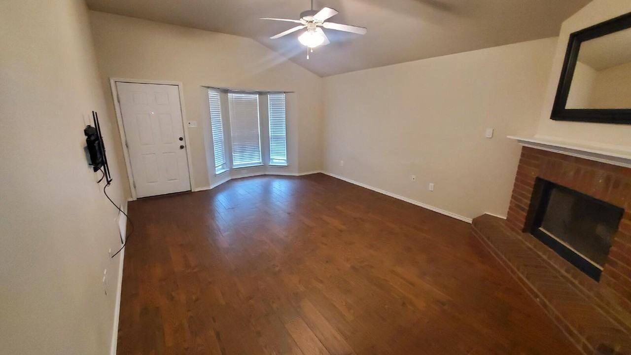 6518 94th St - Photo 4 of 14