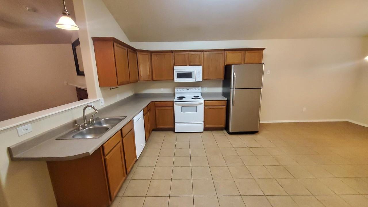 6518 94th St - Photo 6 of 14