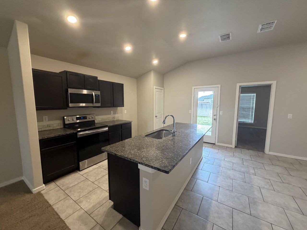 13808 Sherman Ave - Photo 2 of 19