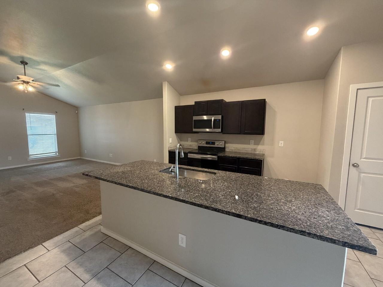13808 Sherman Ave - Photo 3 of 19