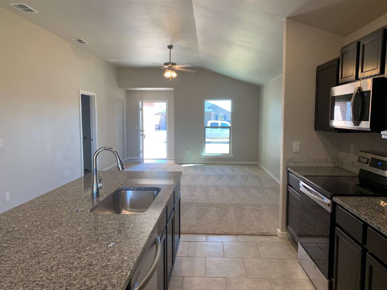 13808 Sherman Ave - Photo 5 of 19