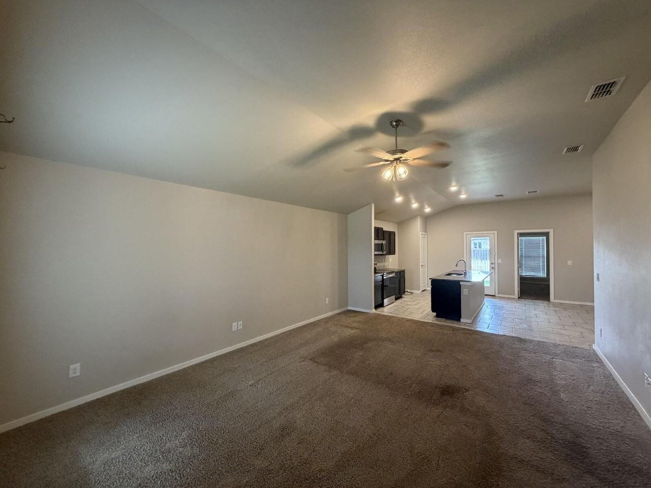 13808 Sherman Ave - Photo 7 of 19