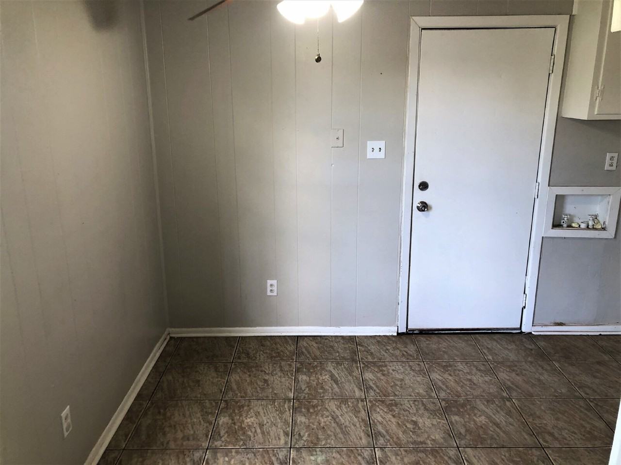 2403 E 5th St - Photo 3 of 9