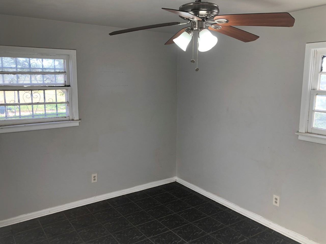 2403 E 5th St - Photo 7 of 9