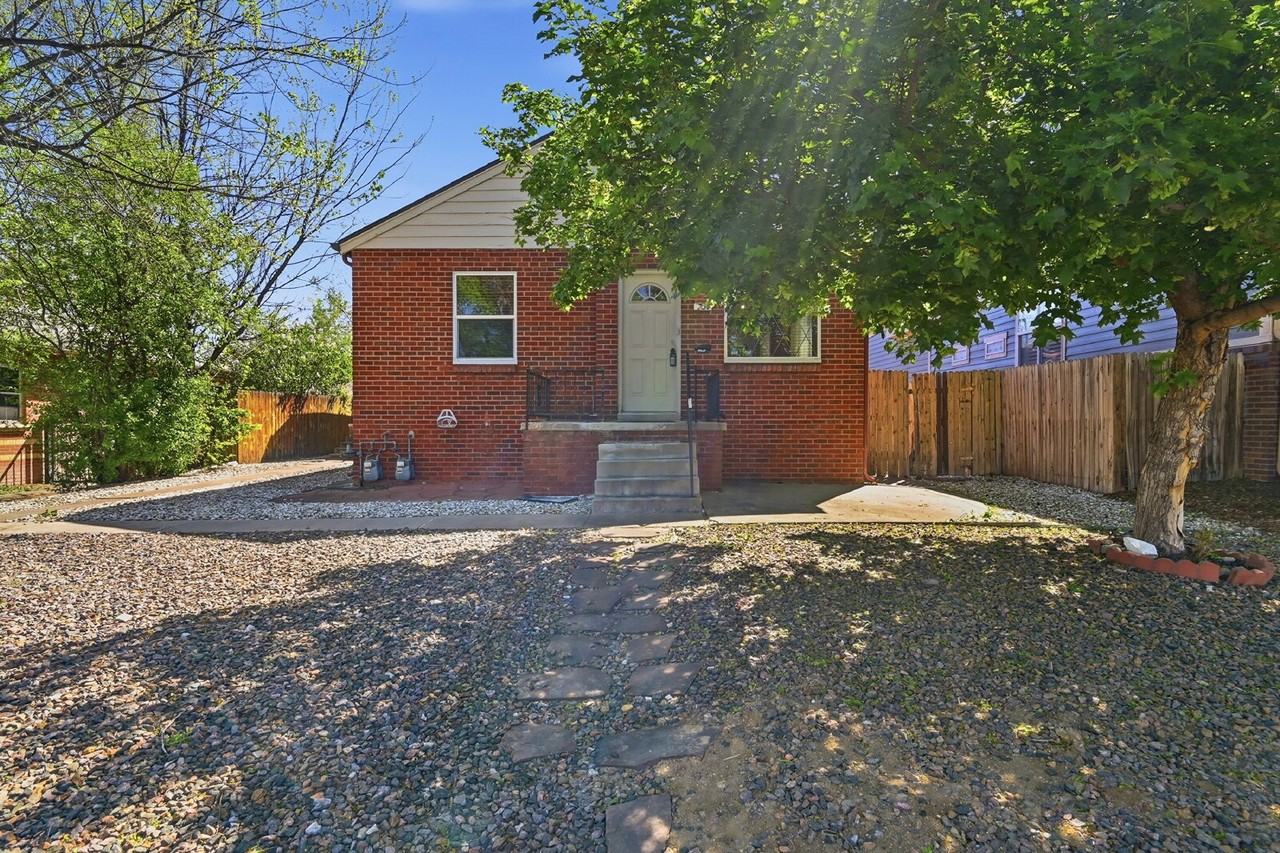 734 Albion St - Photo 2 of 32