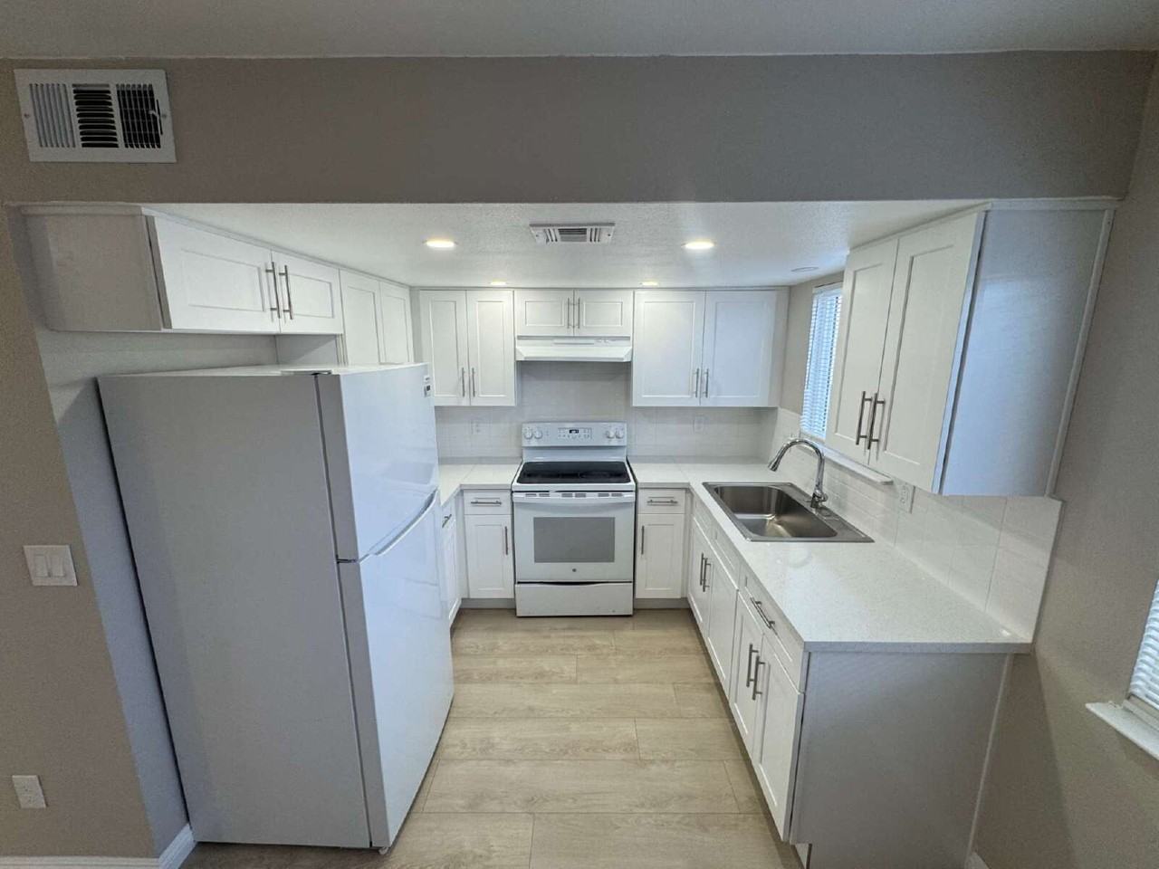 3610 Cecile Ave Apt B - Photo 5 of 11