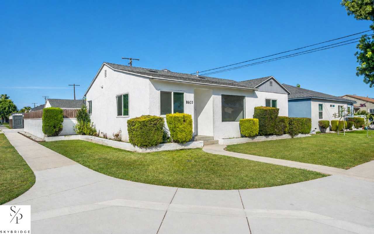 8603 Donovan St - Photo 3 of 21