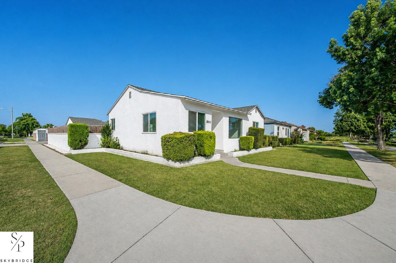 8603 Donovan St - Photo 4 of 21