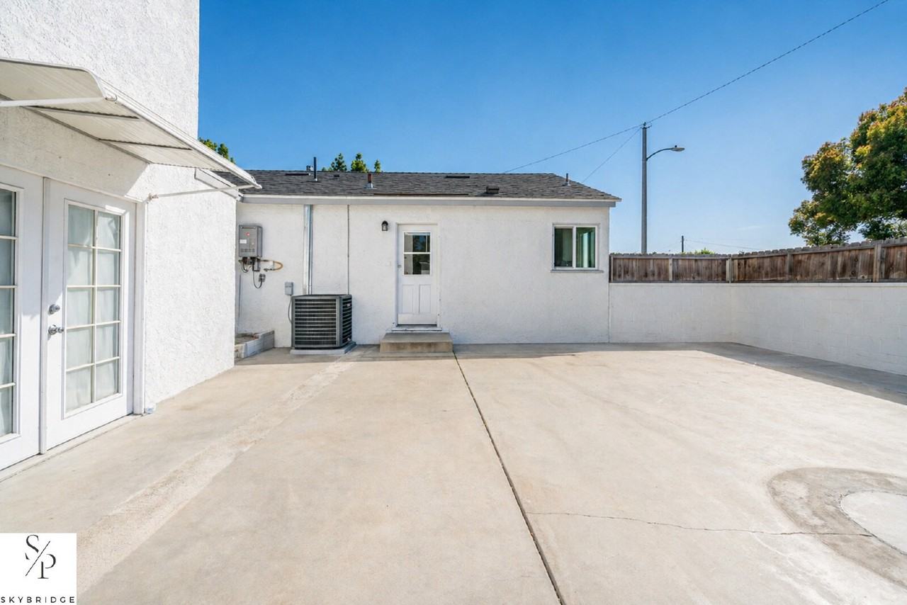 8603 Donovan St - Photo 5 of 21