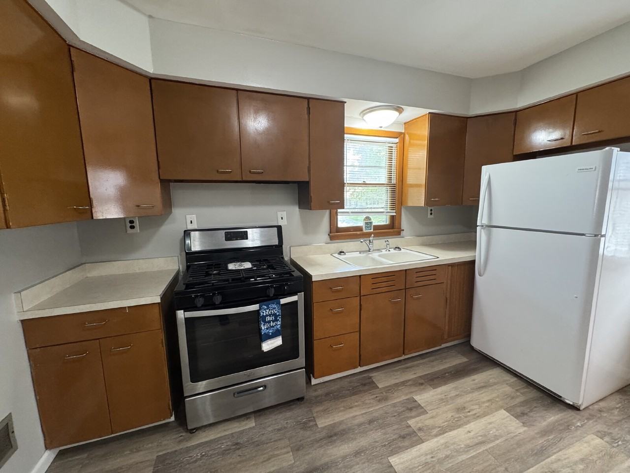 1729 W Iles Ave - Photo 6 of 22