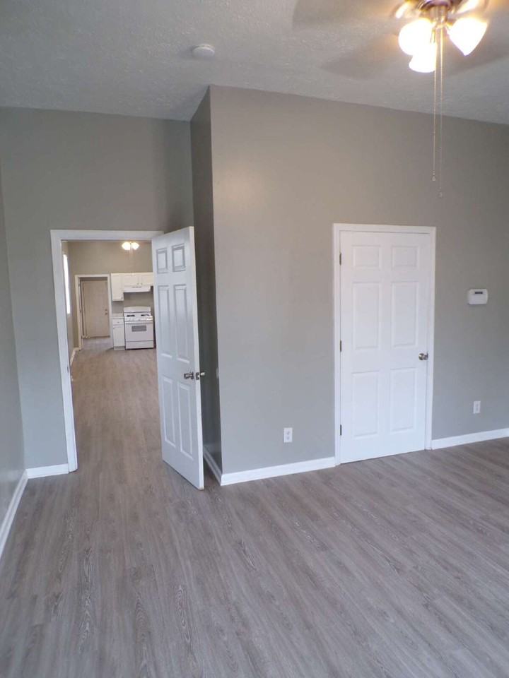 2508 Elliott Ave - Photo 4 of 19