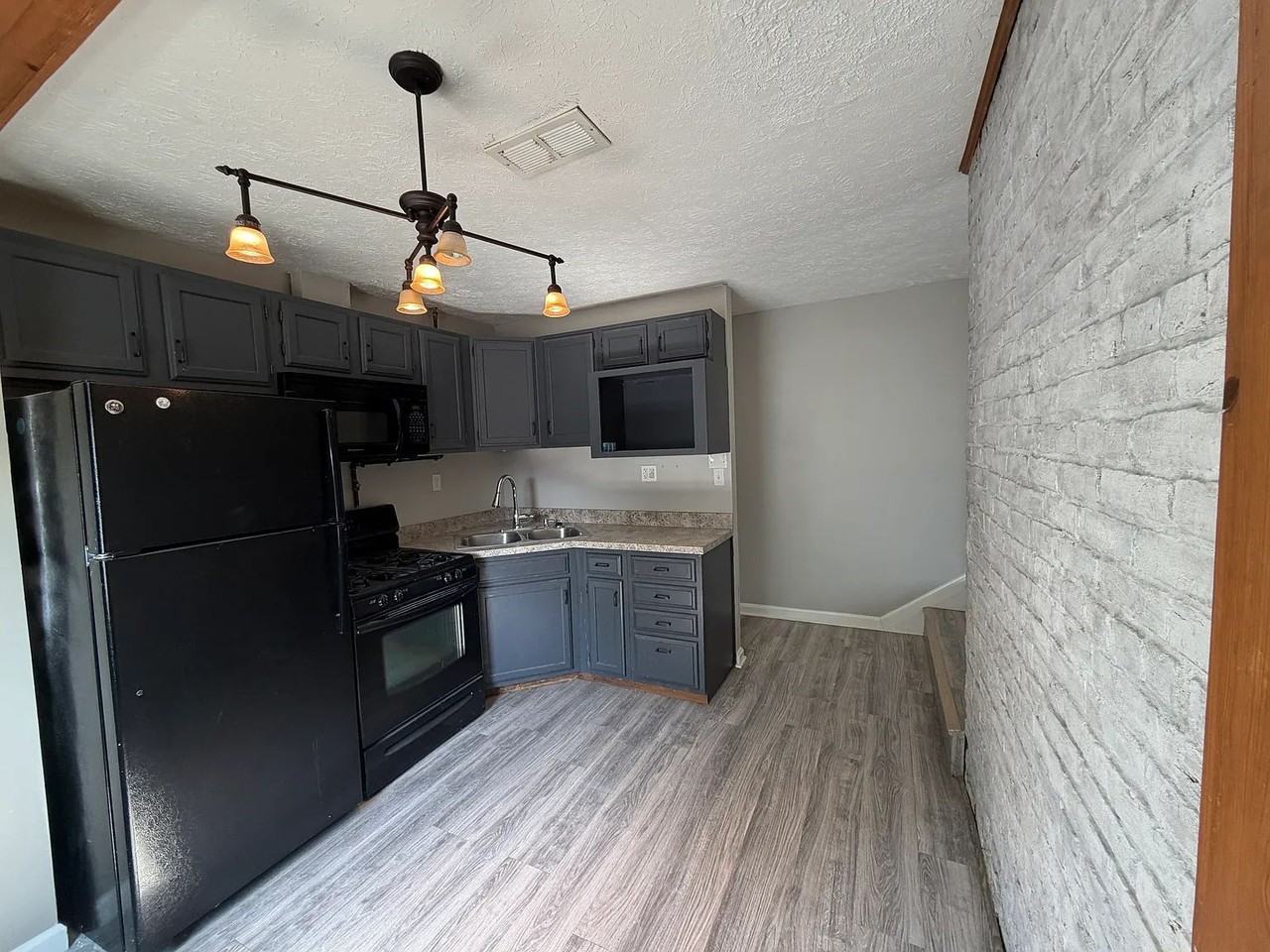 531 E Chestnut St Unit 2 - Photo 5 of 18