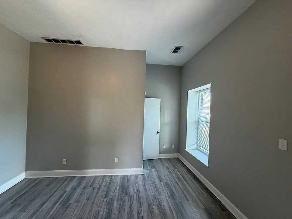 531 E Chestnut St Unit 2 - Photo 7 of 18