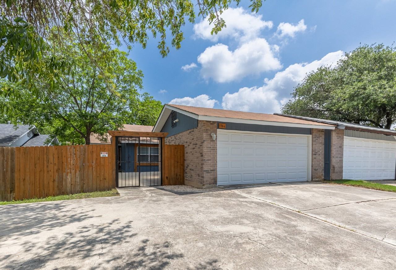 1366 Bayou Dr - Photo 2 of 31