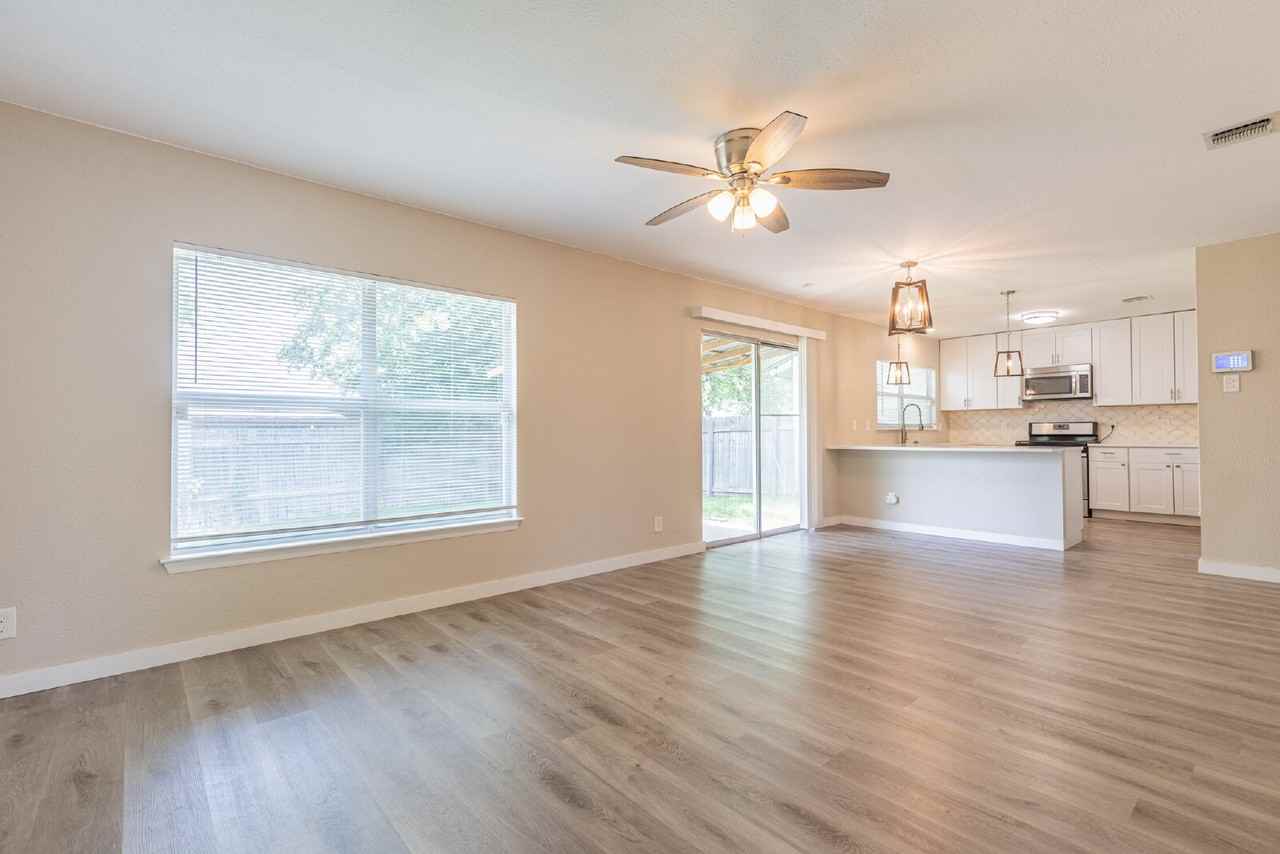 1366 Bayou Dr - Photo 6 of 31
