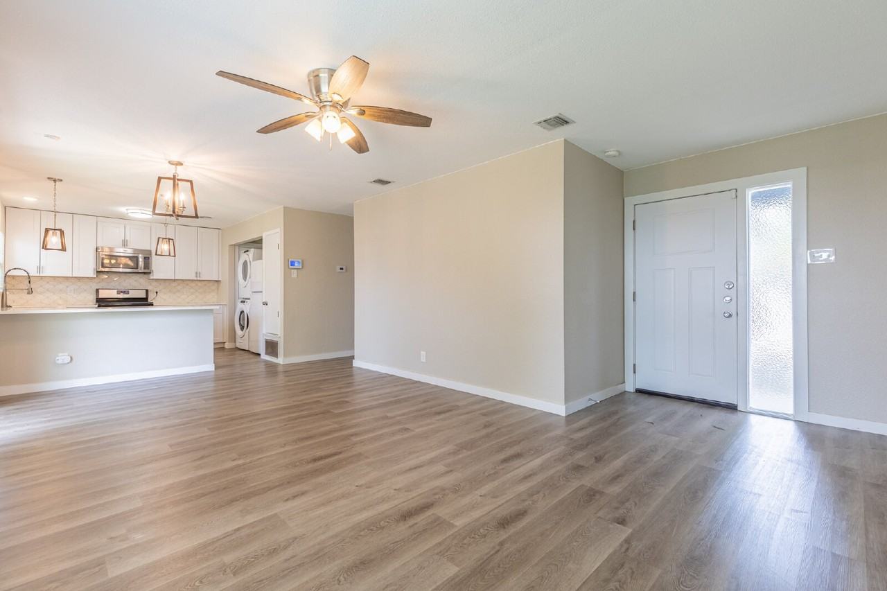 1366 Bayou Dr - Photo 7 of 31