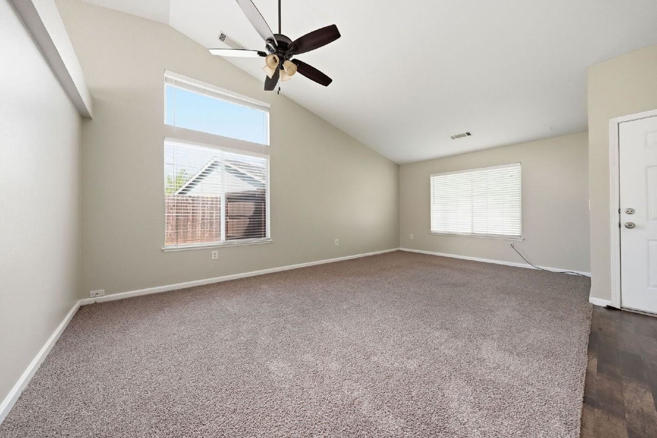 1944 Alexis Ct - Photo 4 of 31