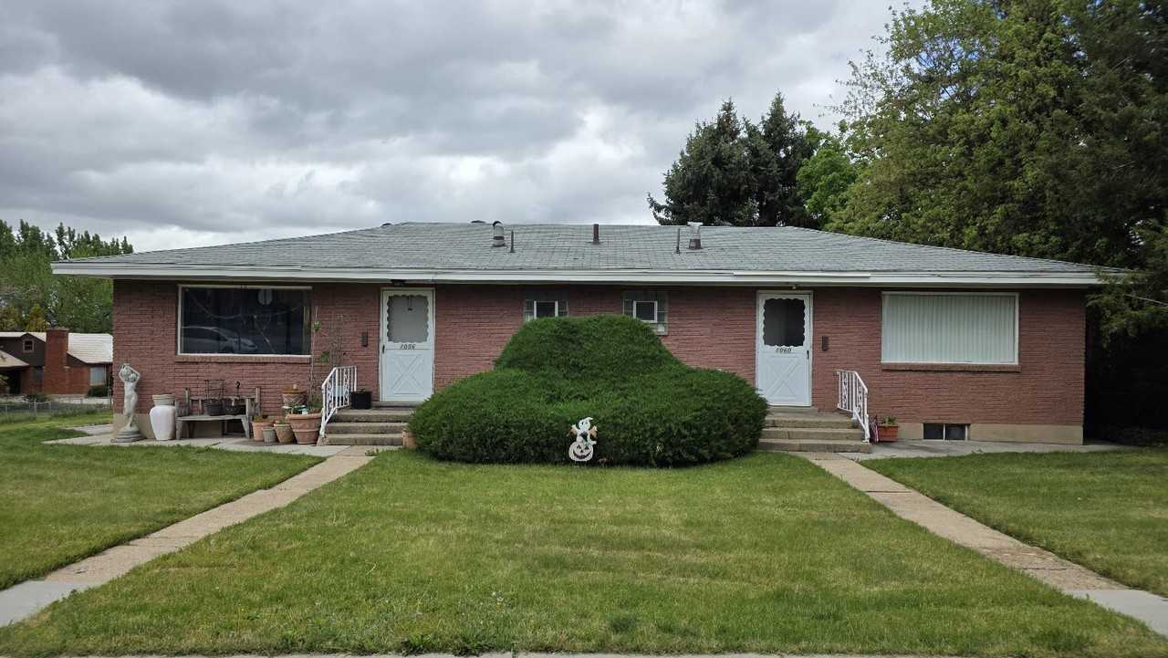 1060 36th St - Photo 2 of 14