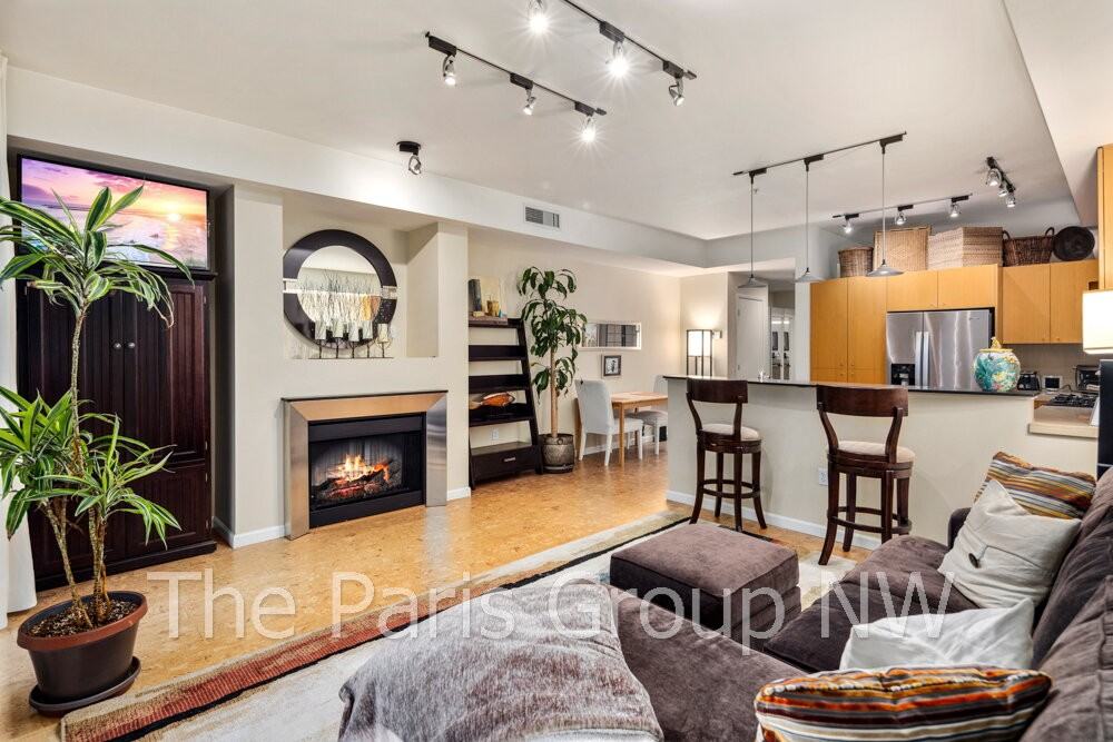 17 W Mercer St #105
