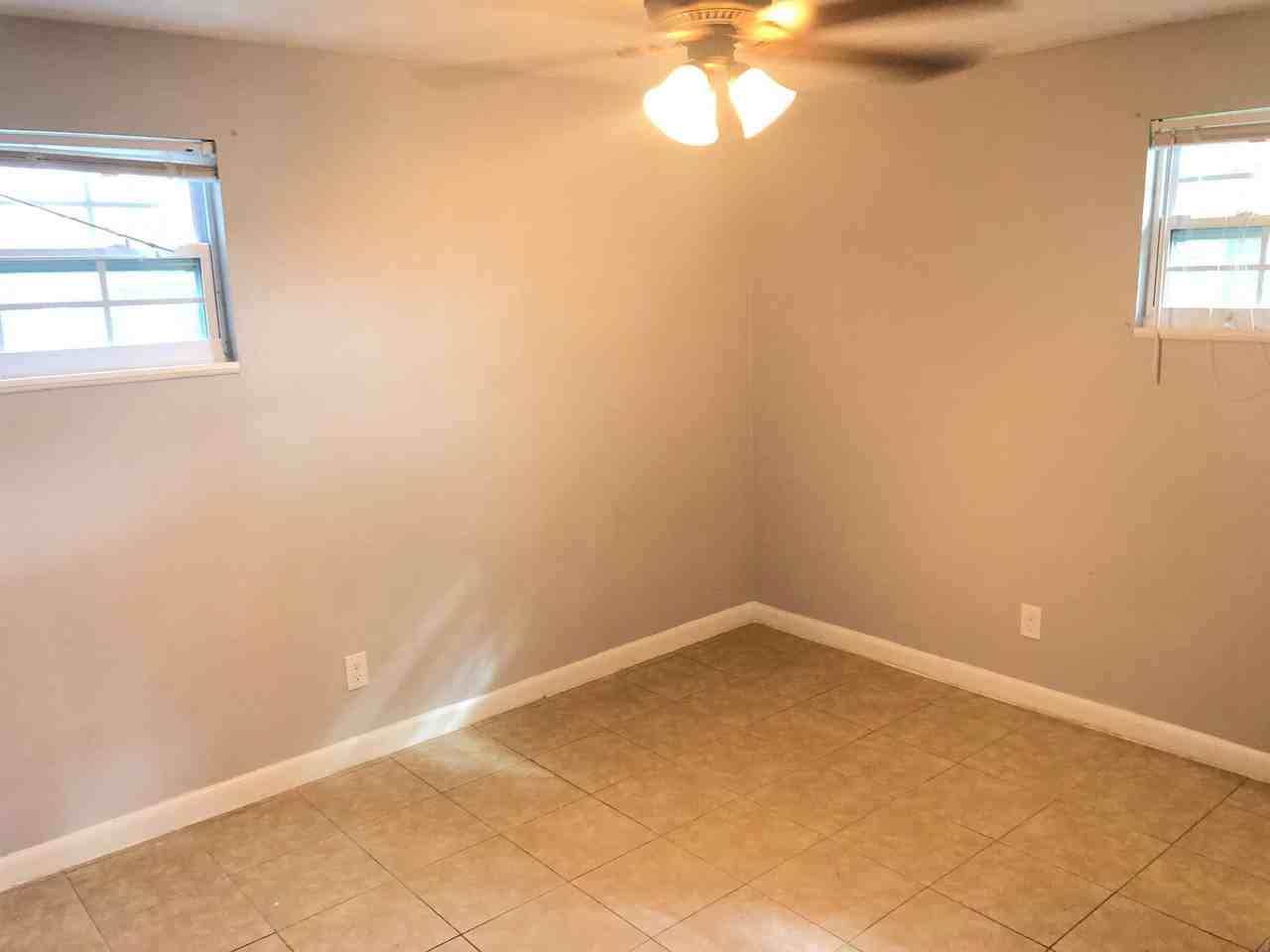 240 Lee Dr - Photo 3 of 34