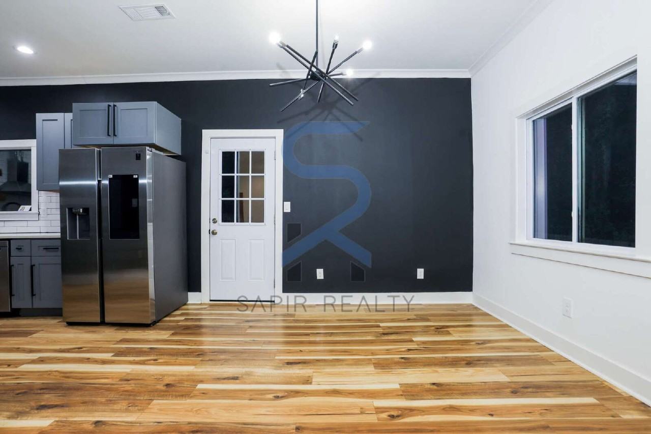 3040 Valley Cir - Photo 4 of 20