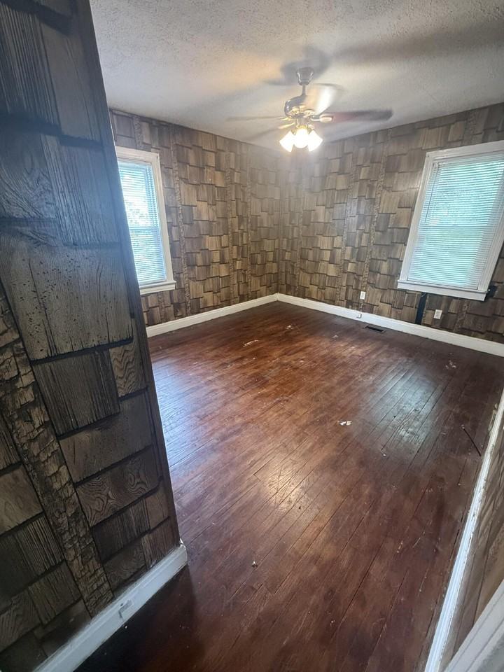 3806 W Kentucky St - Photo 2 of 13