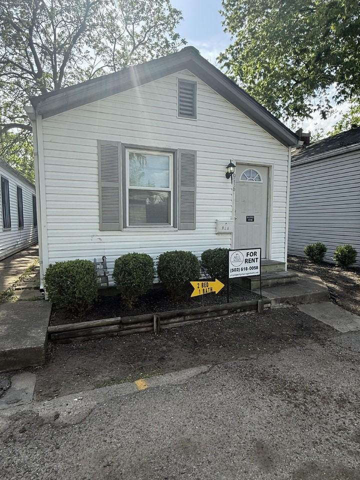 916 Schiller Ct