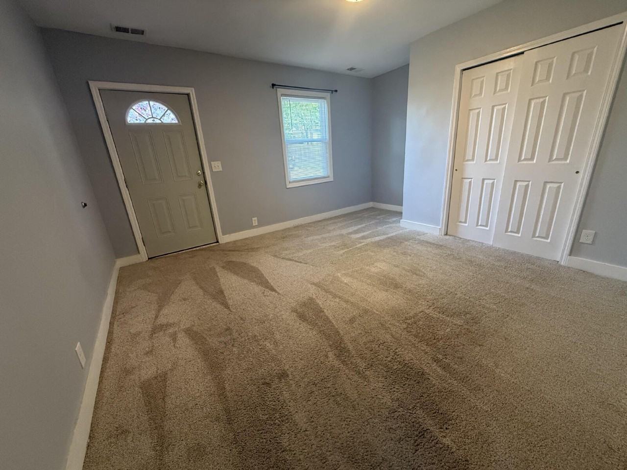 916 Schiller Ct - Photo 3 of 20