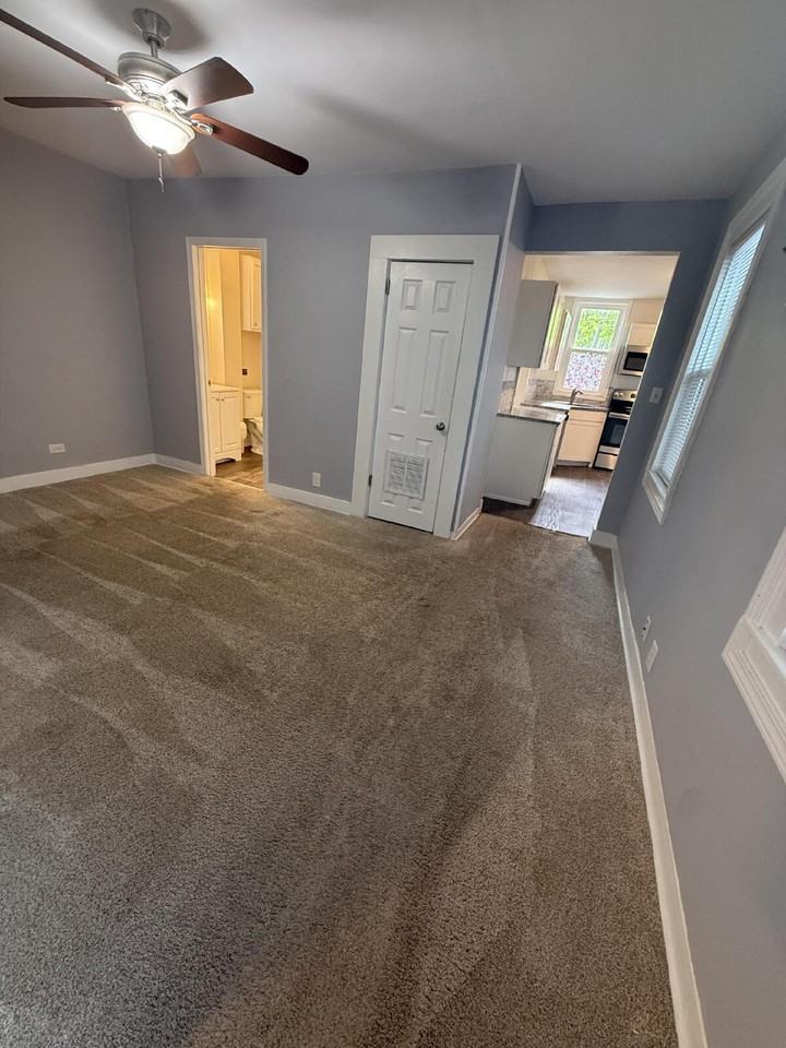 916 Schiller Ct - Photo 5 of 20