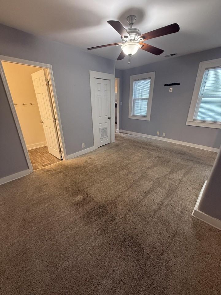 916 Schiller Ct - Photo 6 of 20