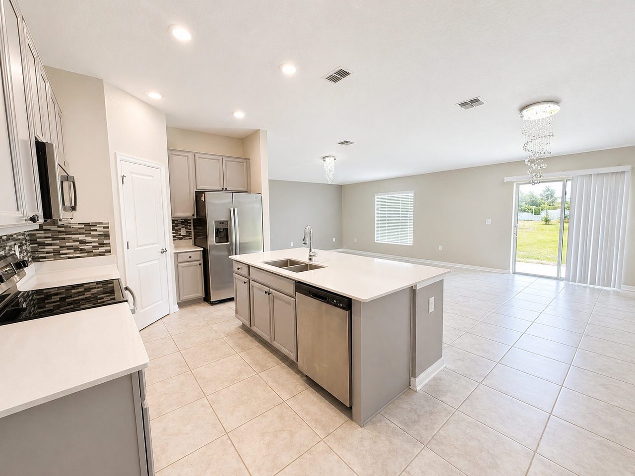 1450 Lassen St - Photo 2 of 11