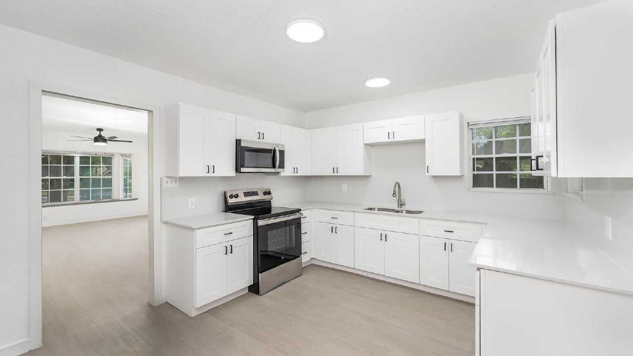 1135 Ceralvo St - Photo 3 of 17