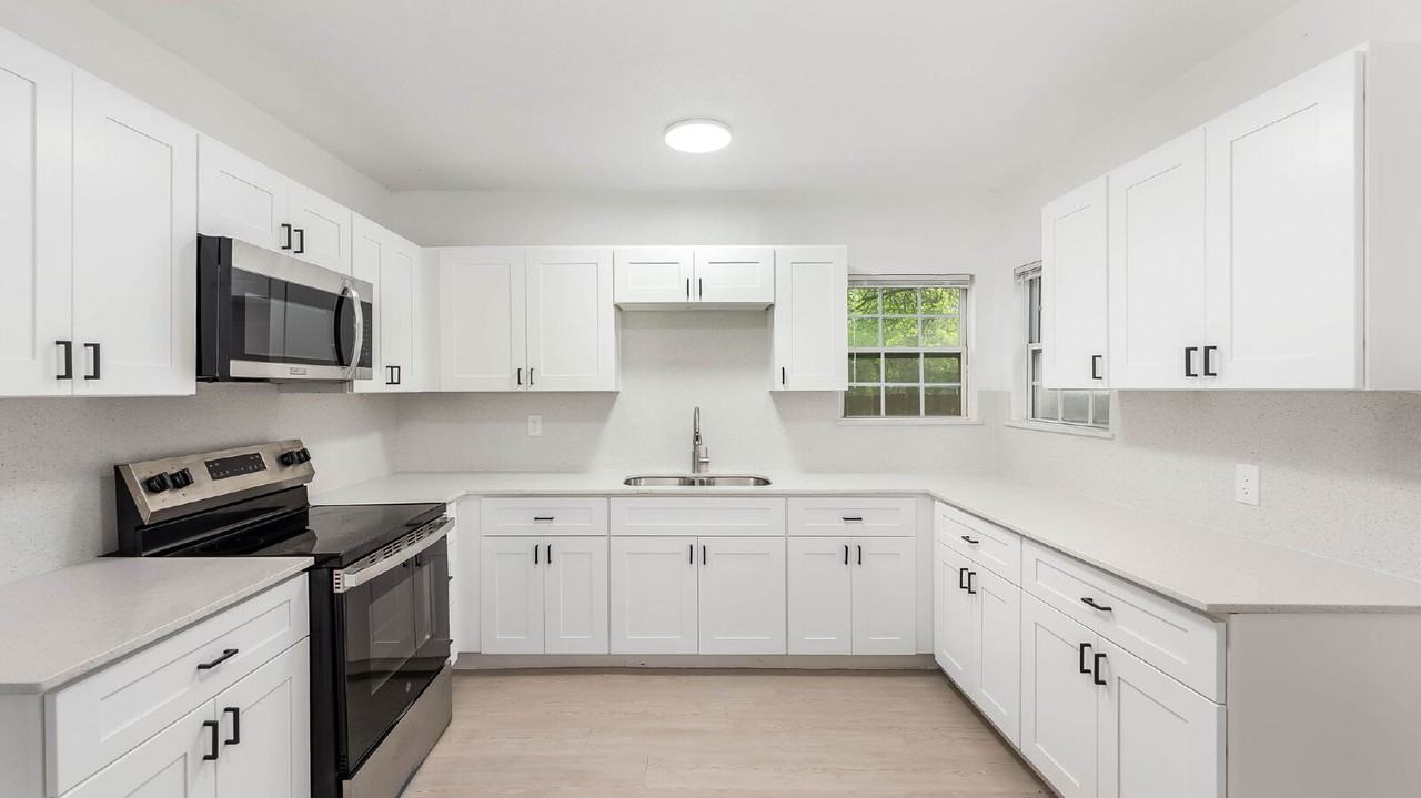 1135 Ceralvo St - Photo 5 of 17