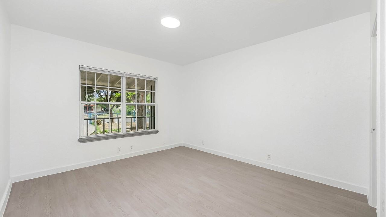 1135 Ceralvo St - Photo 7 of 17